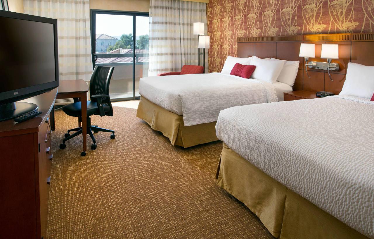 Courtyard By Marriott Phoenix Airport Екстериор снимка