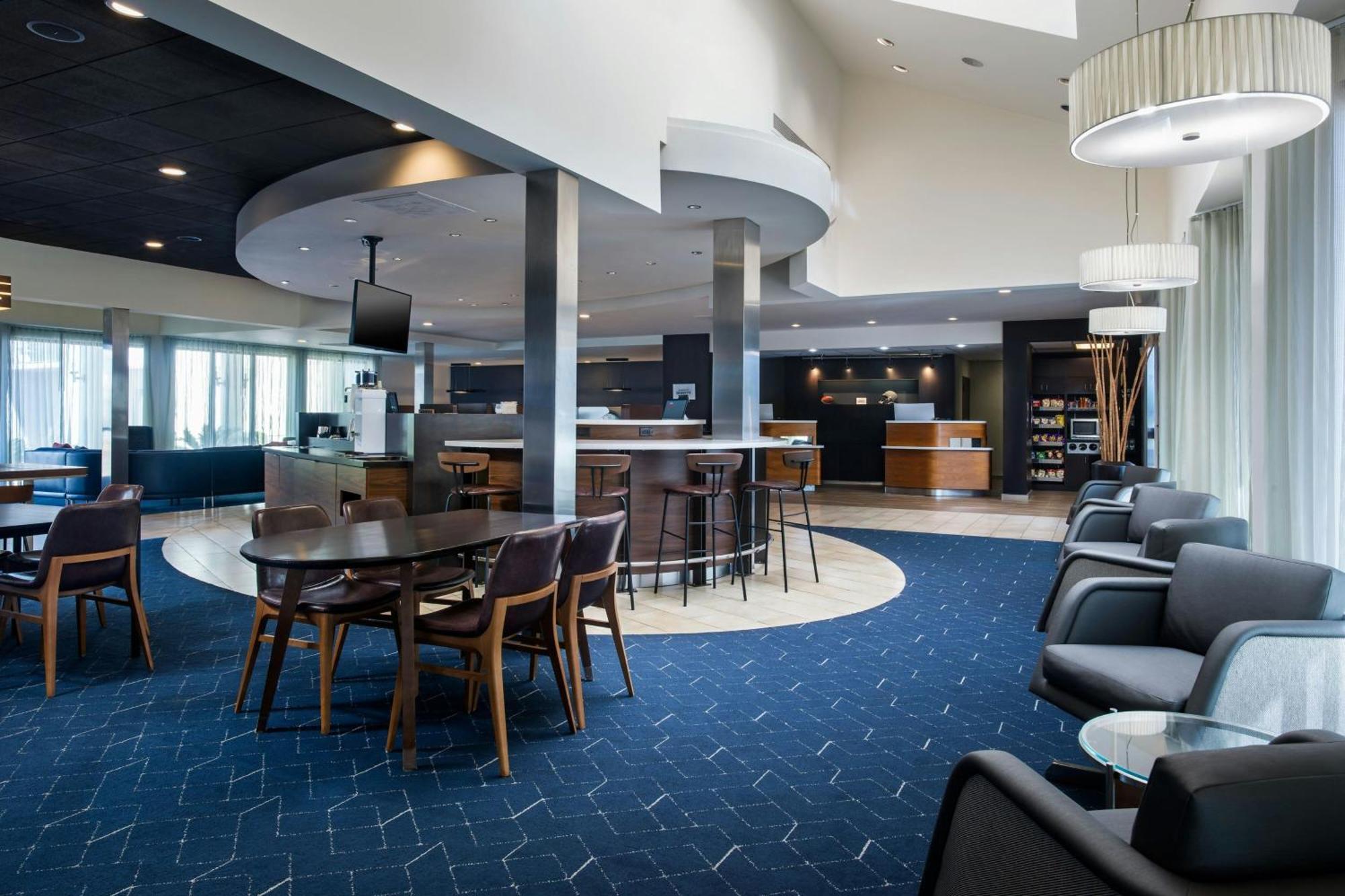 Courtyard By Marriott Phoenix Airport Екстериор снимка