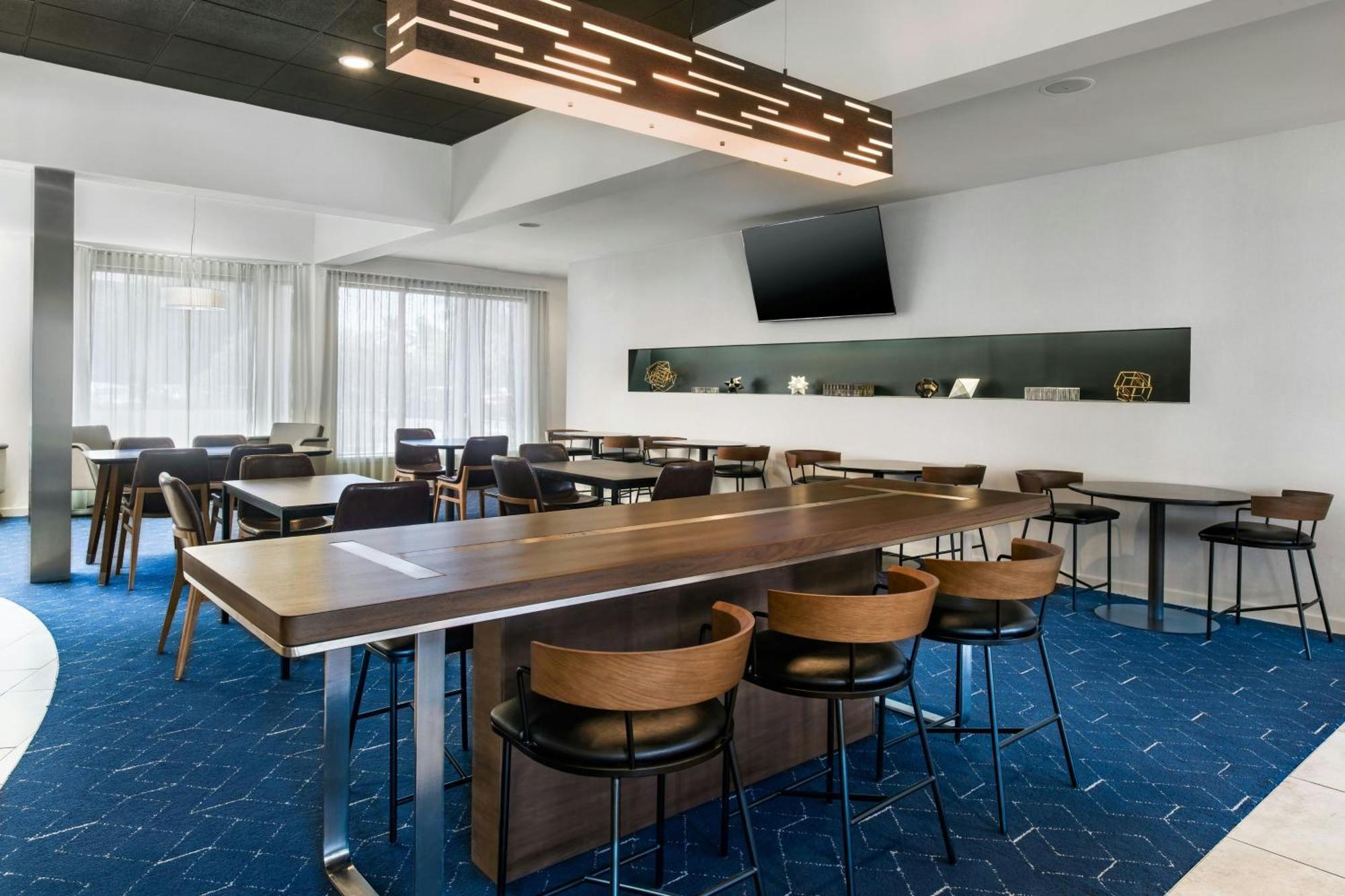 Courtyard By Marriott Phoenix Airport Екстериор снимка