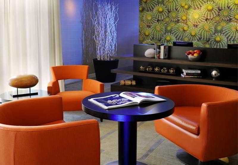 Courtyard By Marriott Phoenix Airport Екстериор снимка