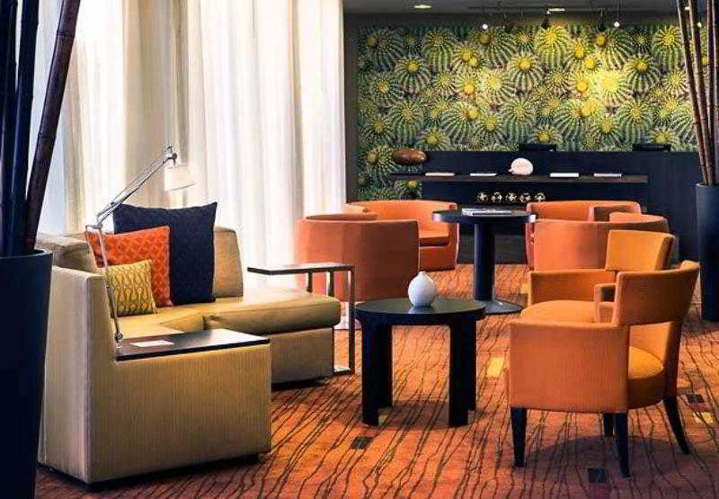 Courtyard By Marriott Phoenix Airport Екстериор снимка