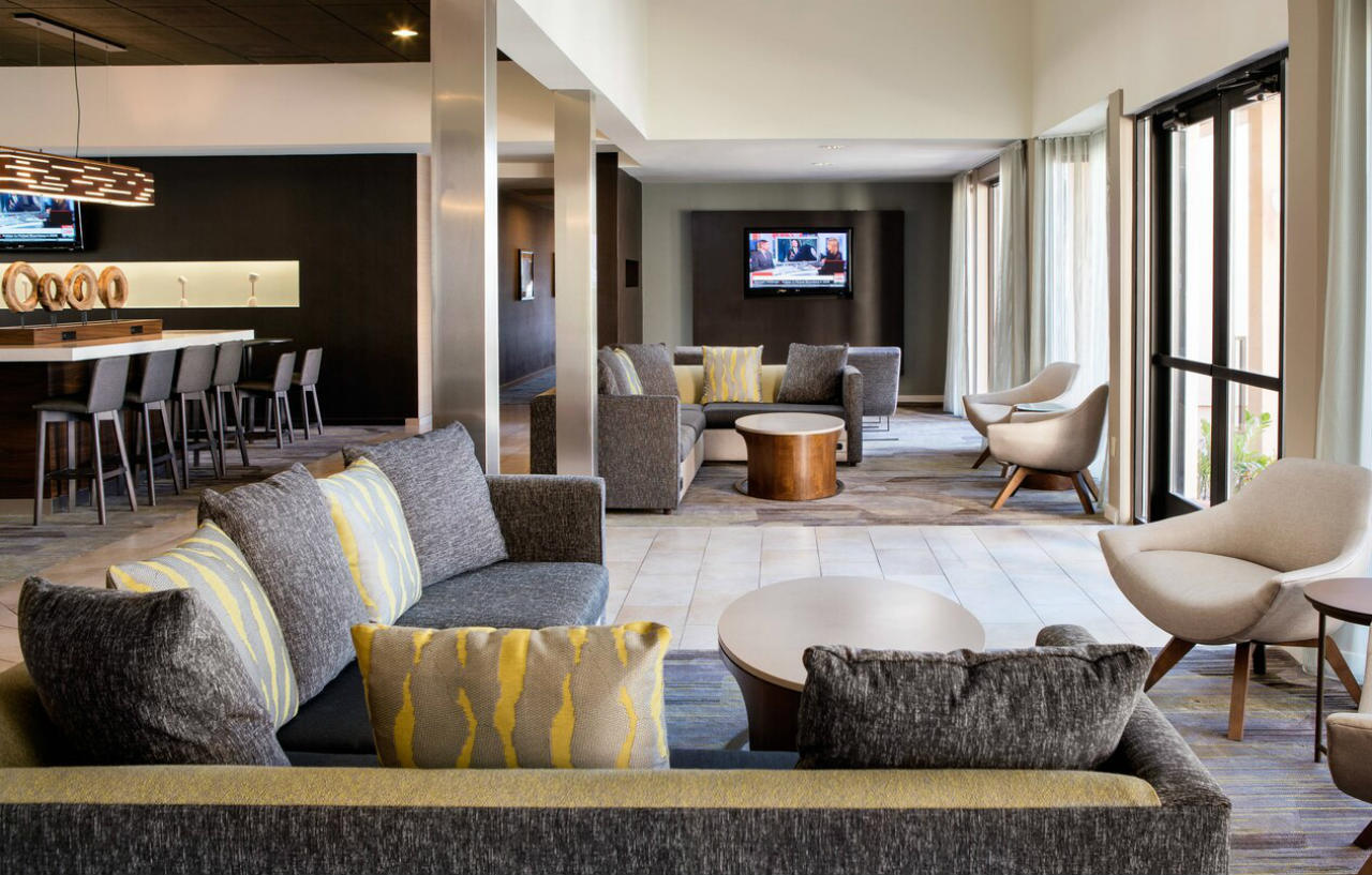 Courtyard By Marriott Phoenix Airport Екстериор снимка